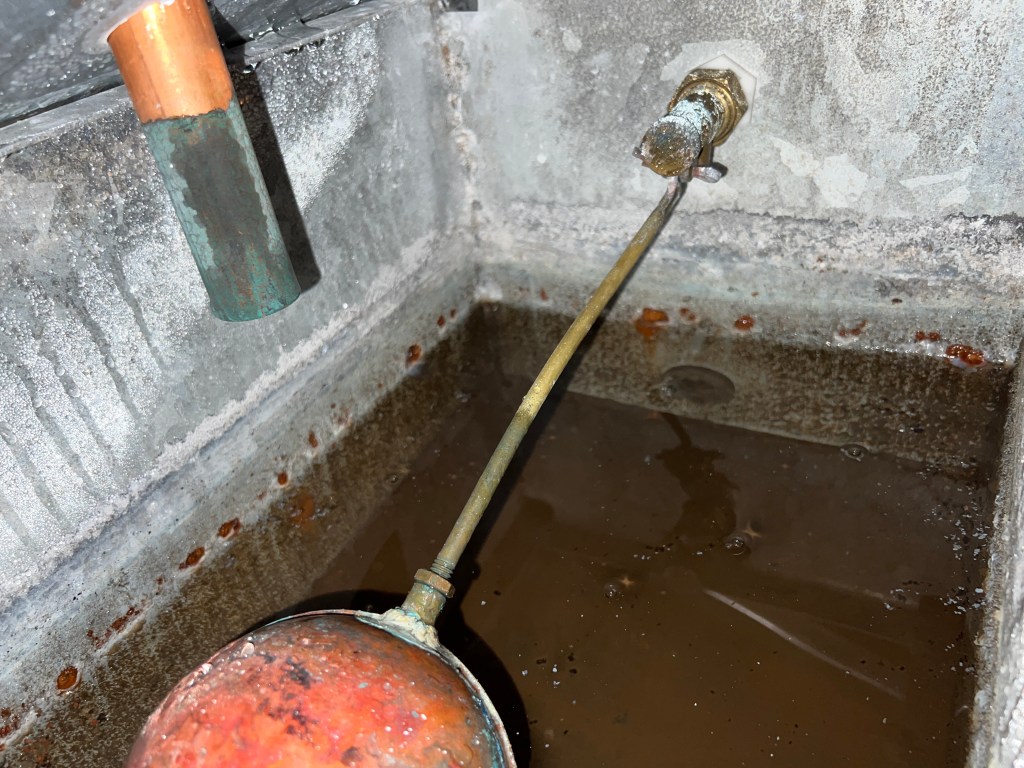 Ball valve in a feed cistern with the water at the correct level.